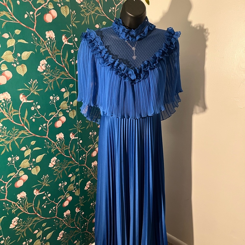 Vintage blue dress pleated long